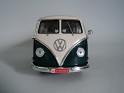 1:18 Road Signature Volkswagen Microbus 1962 Green & White. Uploaded by Francisco